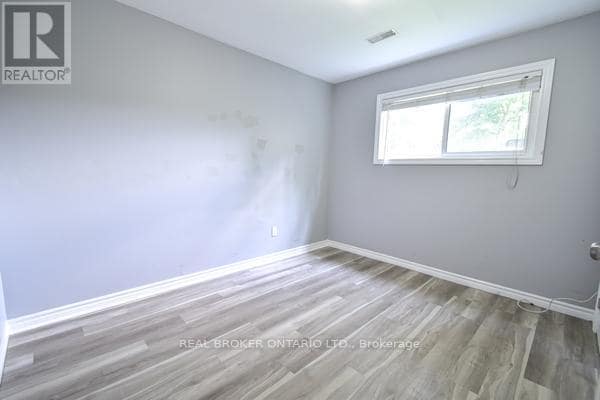 Photo du bâtiment - 65 Ottaway Ave