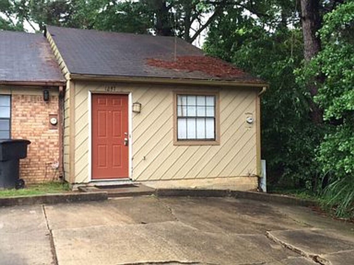 Primary Photo - Perfect 1 Bedroom 1 Bathroom!