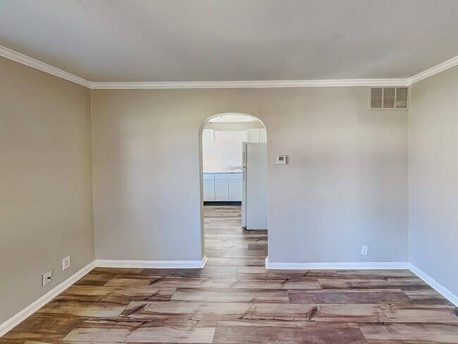 Foto del edificio - 2607 N Layman Ave