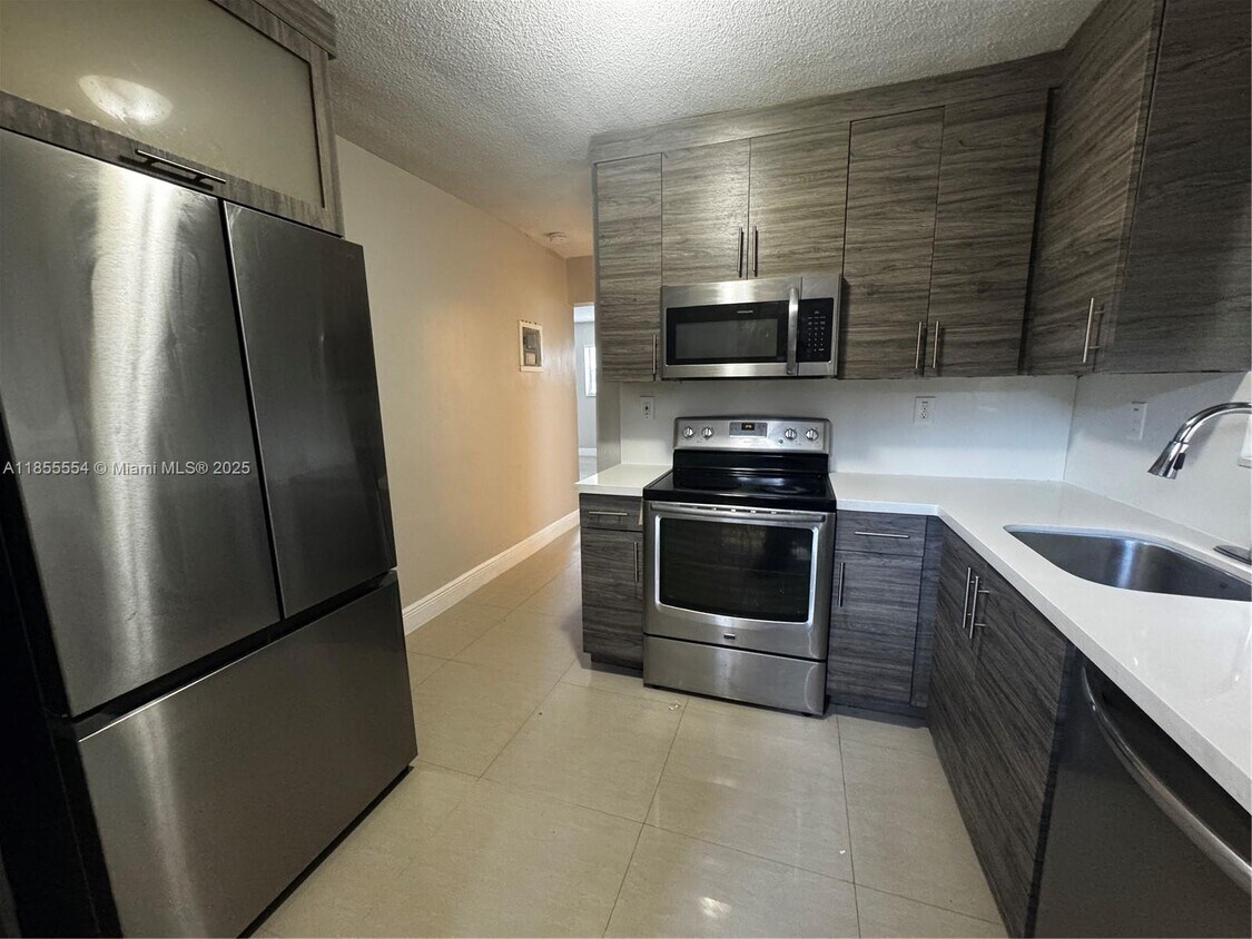 Foto principal - 811 NW 6th Ave