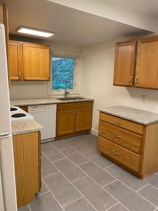 Foto del edificio - 4 Bedroom Home Just Off Cornell Campus