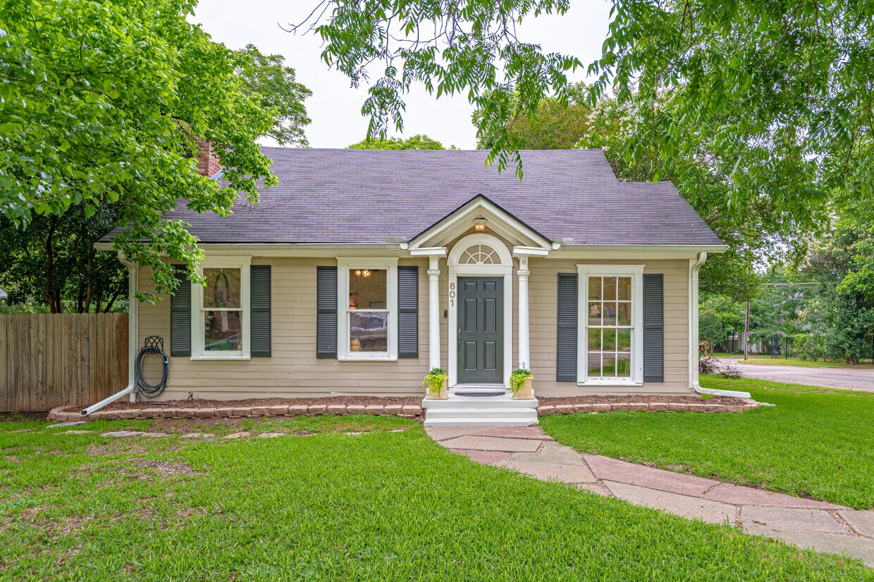 Primary Photo - 601 N 30th St