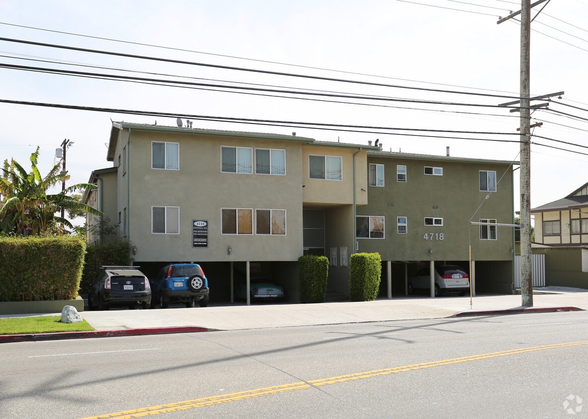 Building Photo - 16 Units + 1 Non-conforming Unit