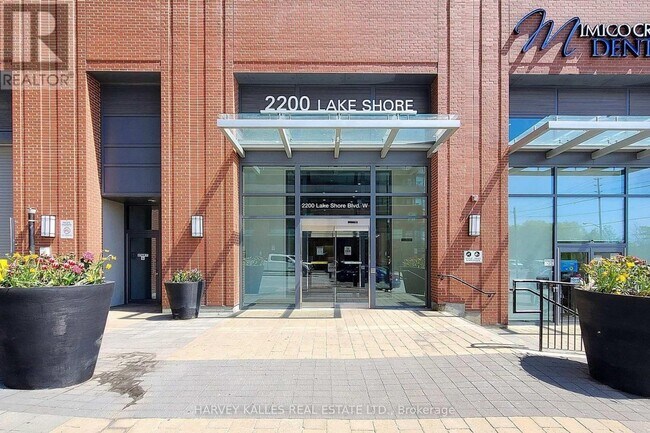 Building Photo - 2200-2200 Lake Shore Blvd W