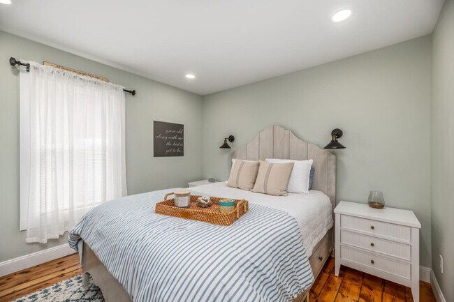 Foto del edificio - Renovated 4 BD | Sleeps 9 | Amazing Backya...