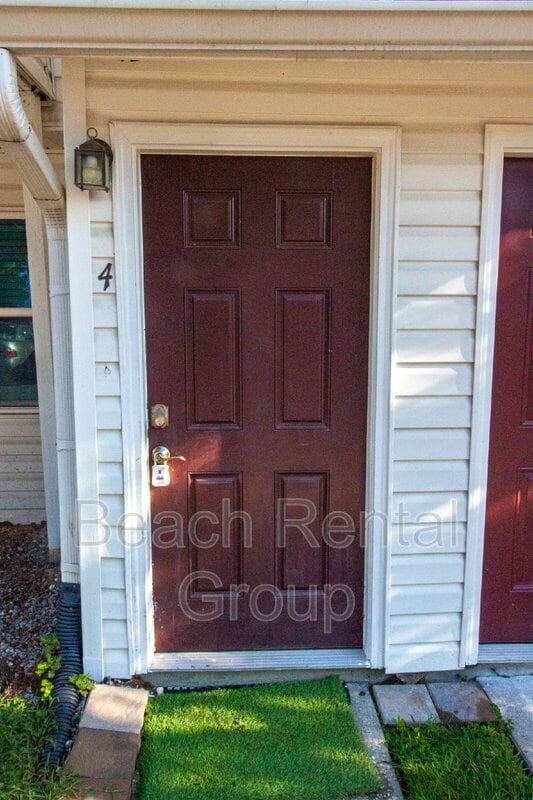 Building Photo - 209 Cedar St