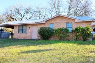 Building Photo - 708 Matilda St