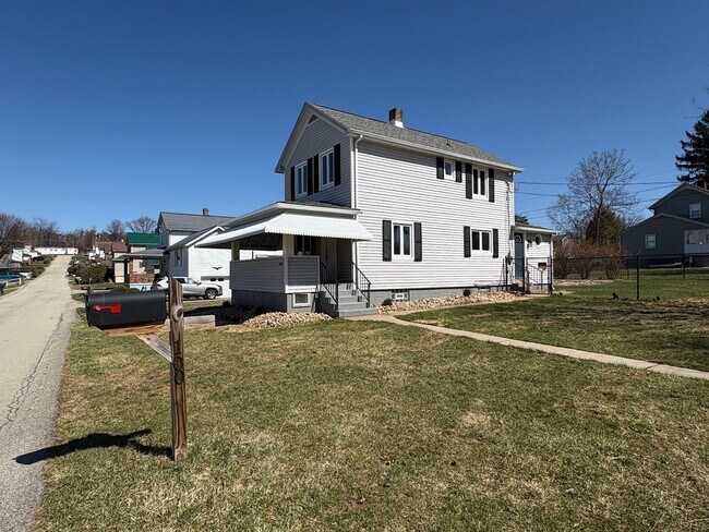 Foto del edificio - BEAUTIFULLY UPDATED 2 Bedroom / 1.5 Bath home in Penn Trafford School District