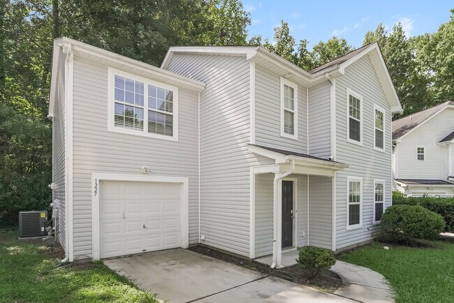 Foto del edificio - 1227 Pinehaven Ct
