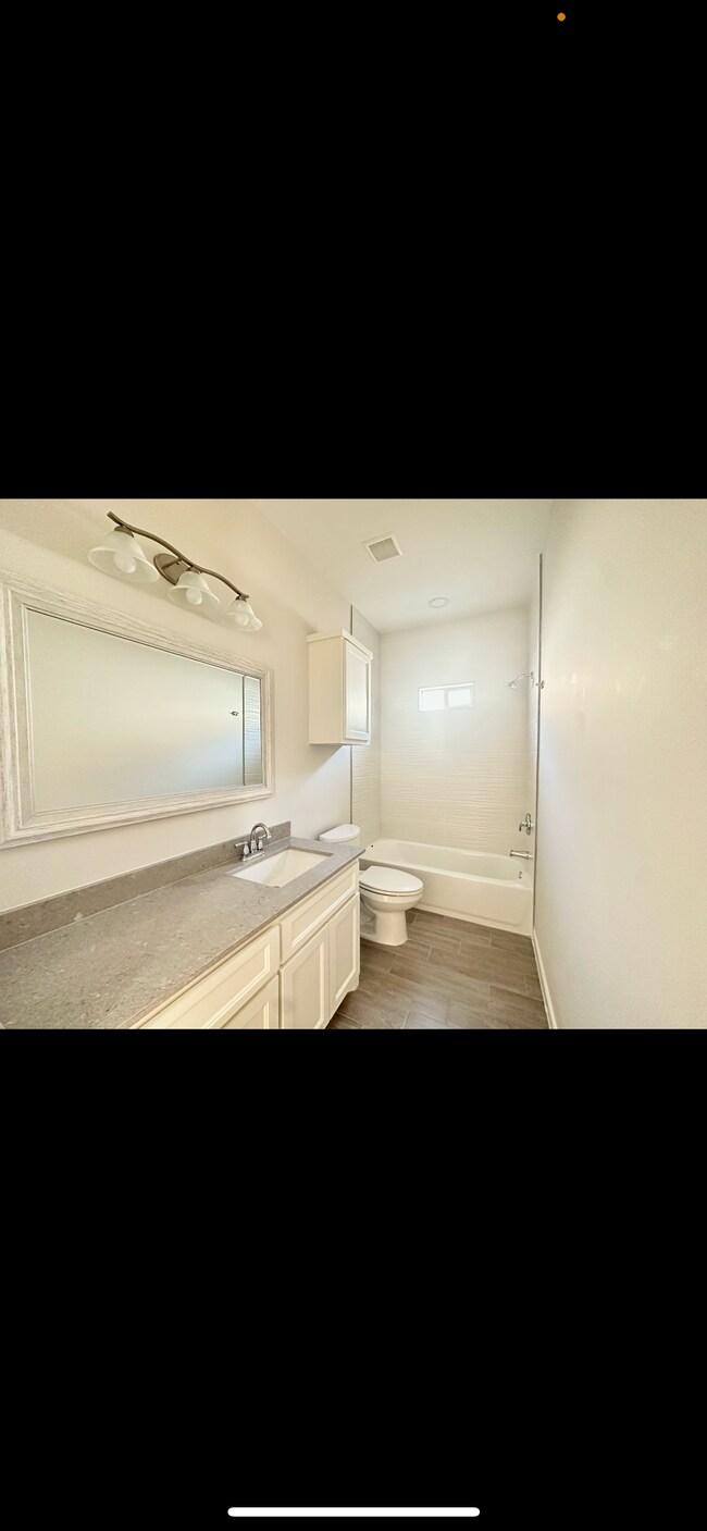 Building Photo - 5609 Sandpiper Ave