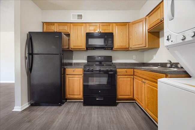 Building Photo - Holmes Pointe