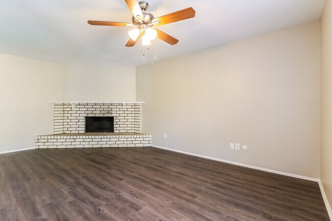 Building Photo - 3720 Bridalwreath Dr