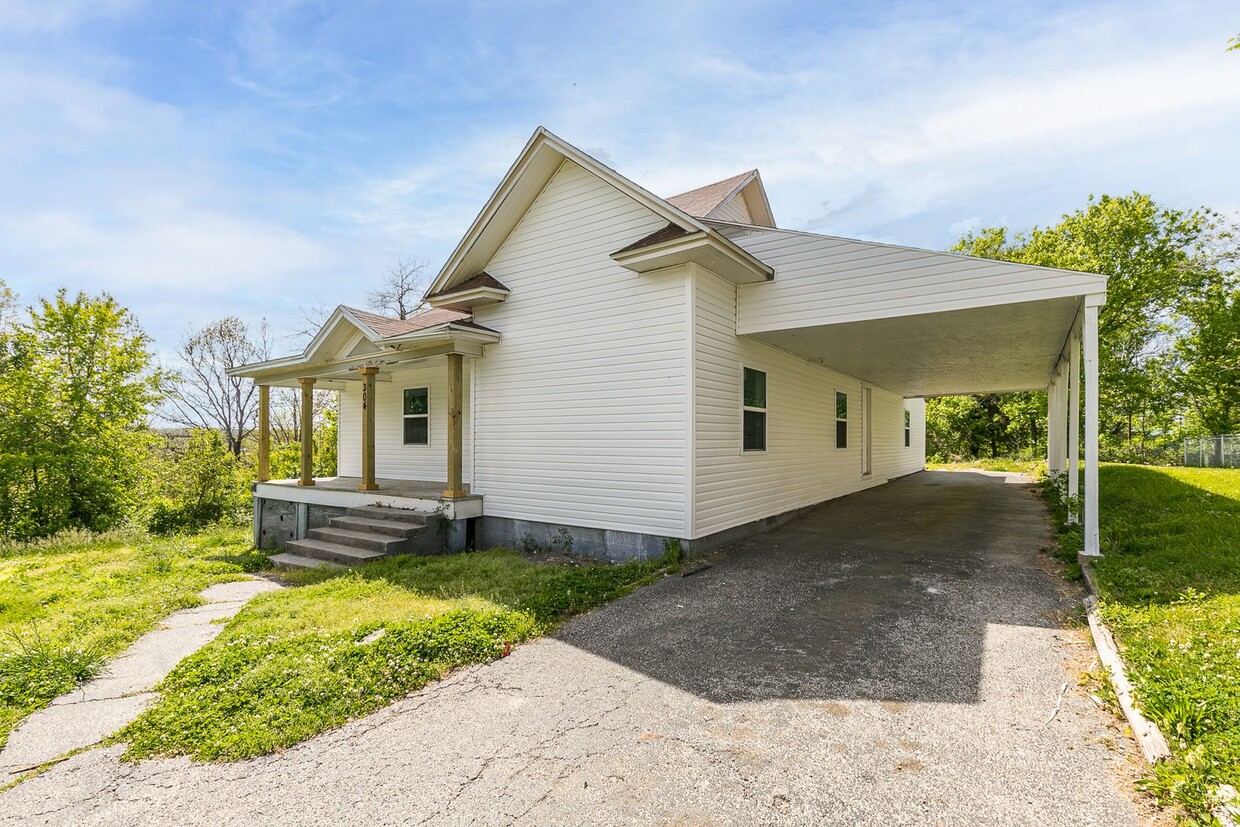 Primary Photo - 304 College St