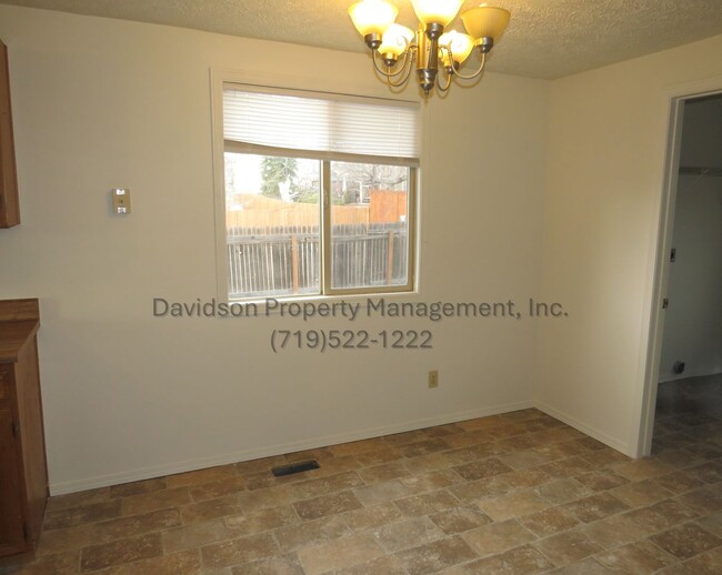 Foto del edificio - Beautiful 3-Bedroom House in Eastern Color...
