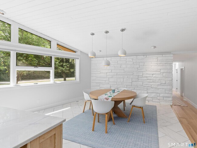 Foto del edificio - 33 Little Fox Ln