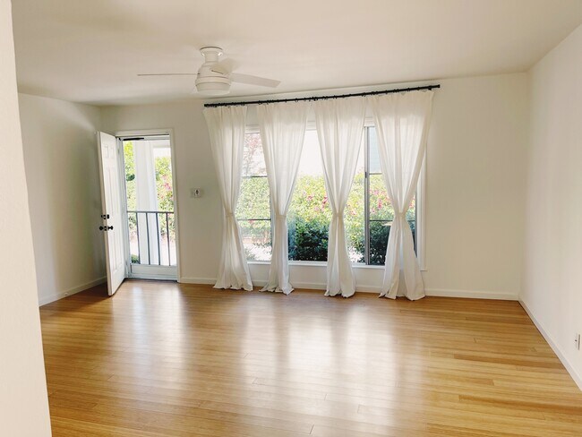 Building Photo - 164 Evandale Ave