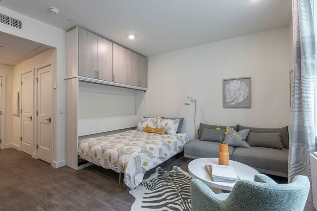 Interior Photo - Luna on Pine