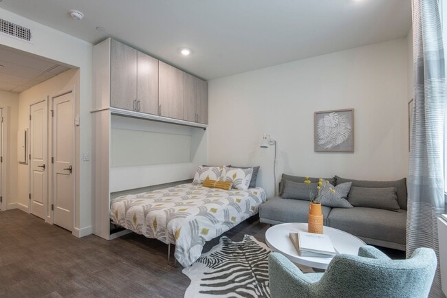 Interior Photo - Luna on Pine