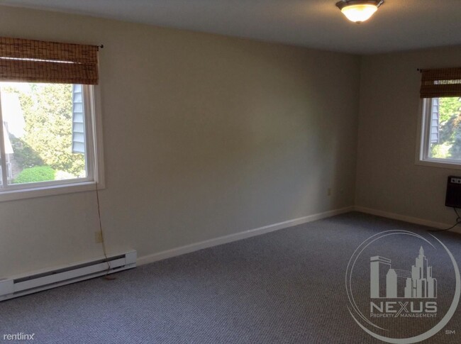 Building Photo - 2 br, 1 bath Condo - 1560 Douglas Avenue C32