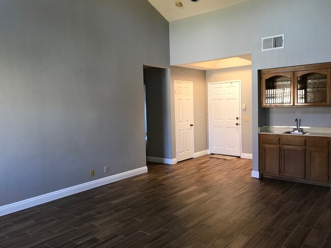 Building Photo - 3 Bed 2 Bath House in El Cajon - Brand New...