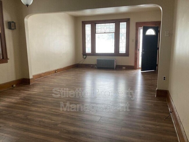 Foto del edificio - 1431 S Main St