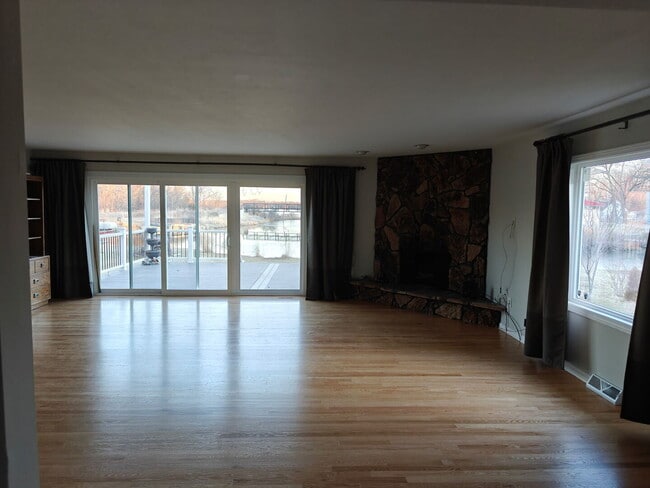 Building Photo - 37 N Channel Dr