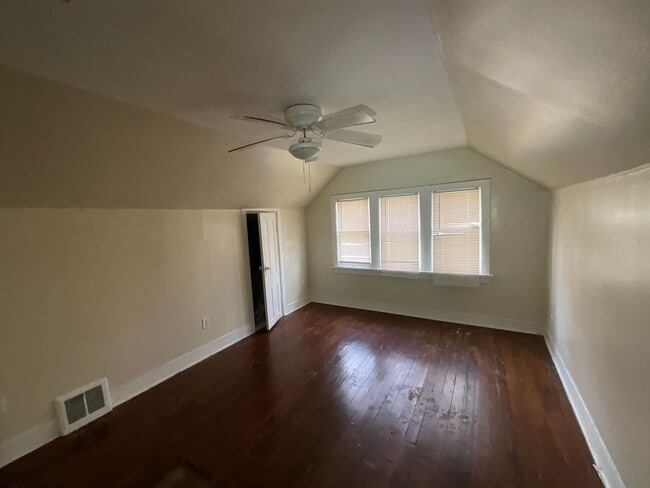 Building Photo - 3127 N 34th St
