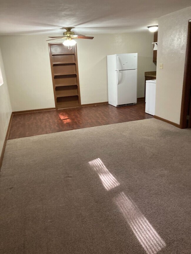 Building Photo - 317 Springtree Rd