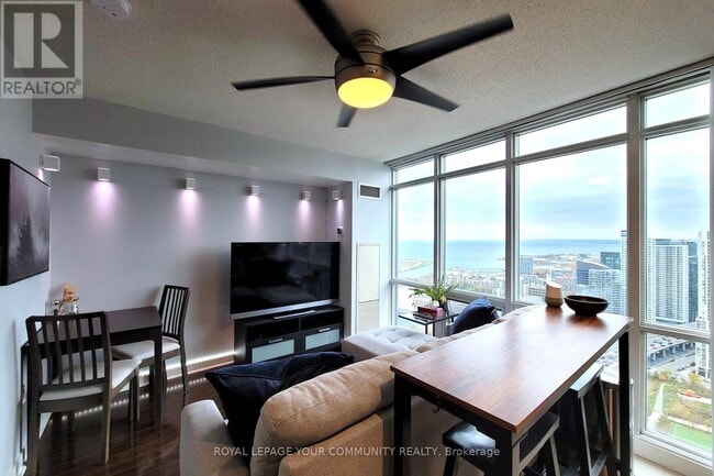 Photo du bâtiment - 11 Brunel Ct