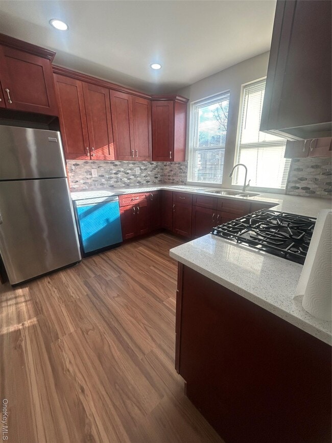 Building Photo - 33 Horatio St