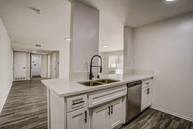 Interior Photo - 8375 Fountain Ave