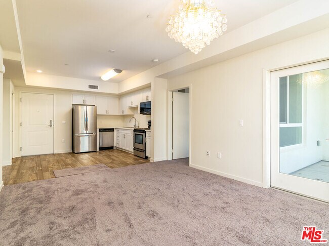 Foto del edificio - 12655 Bluff Creek Dr