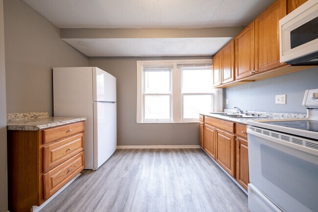 Building Photo - 391 Sherburne Ave