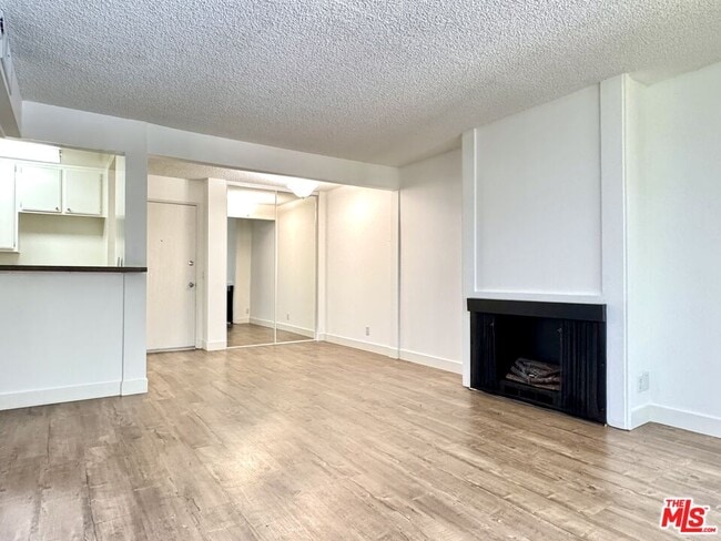 Building Photo - 15425 Sherman Way