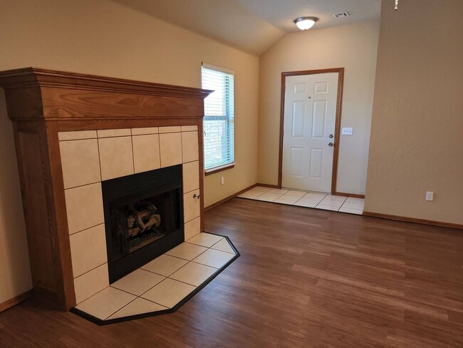 Building Photo - Great duplex for rent!