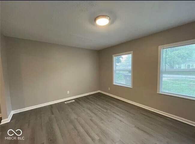 Foto del edificio - 2926 Eagledale Dr