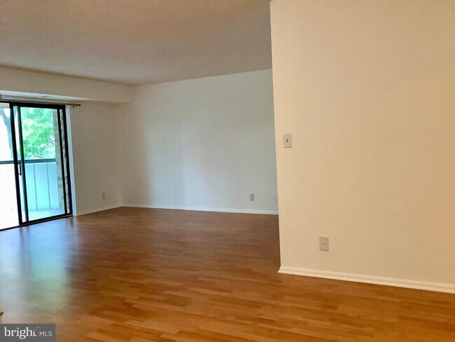 Foto del edificio - 5904 Mt Eagle Dr
