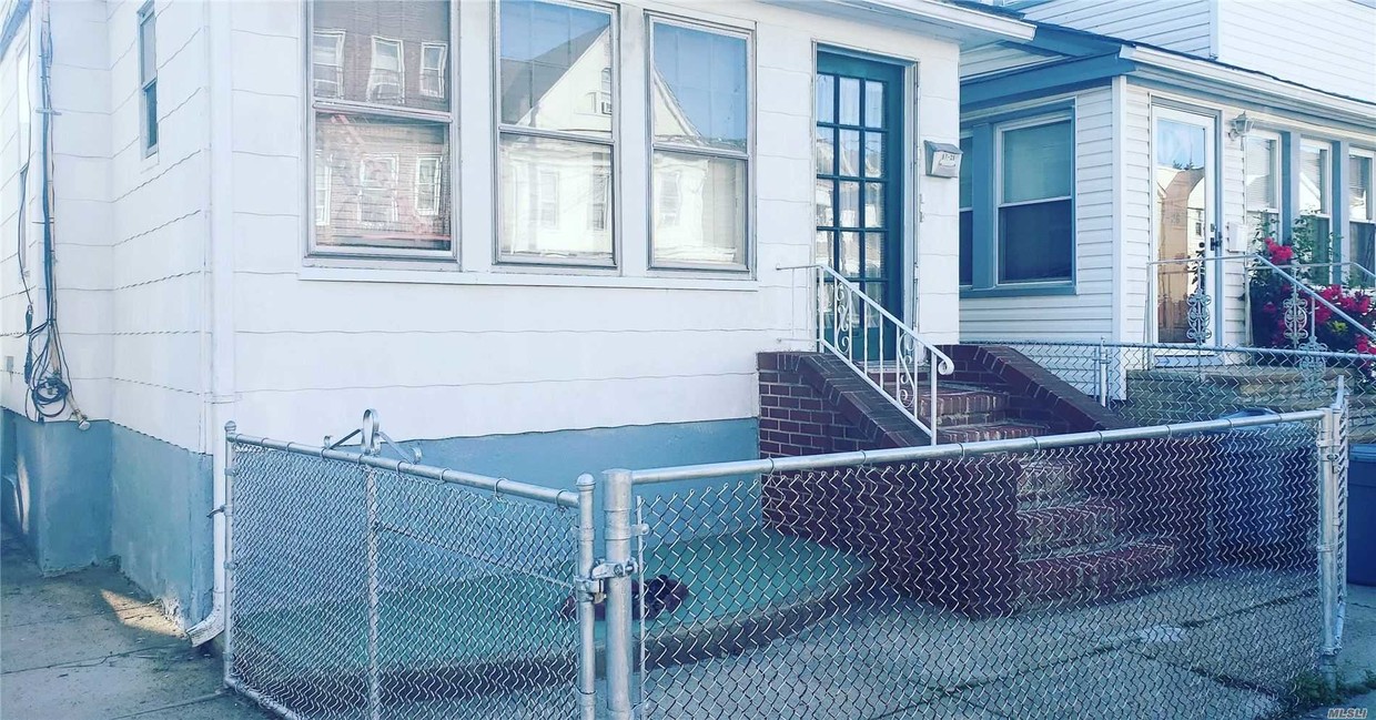 Foto principal - 87-28 143rd St