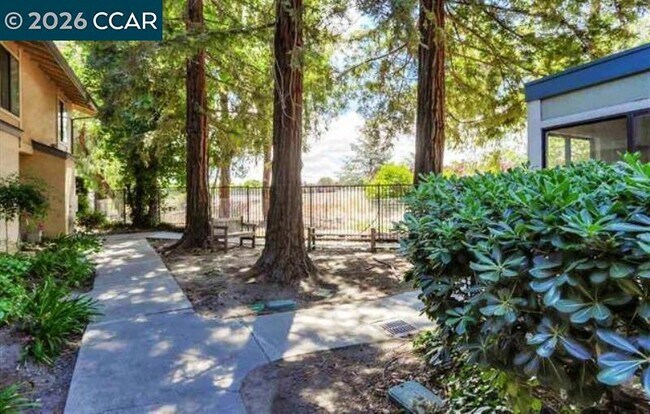 Foto del edificio - 2144 Northwood Cir