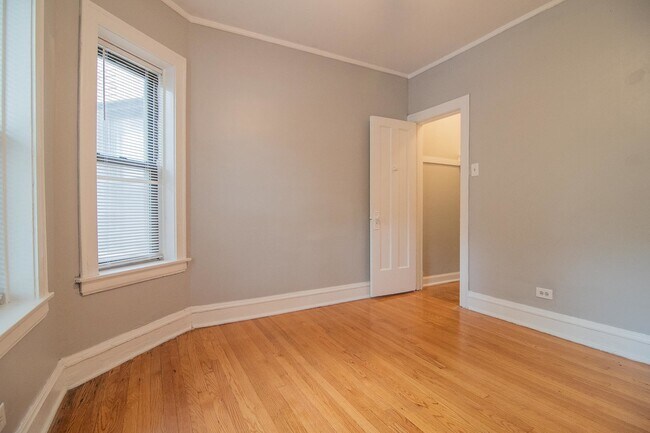 Foto del edificio - 2056 W Arthur Ave