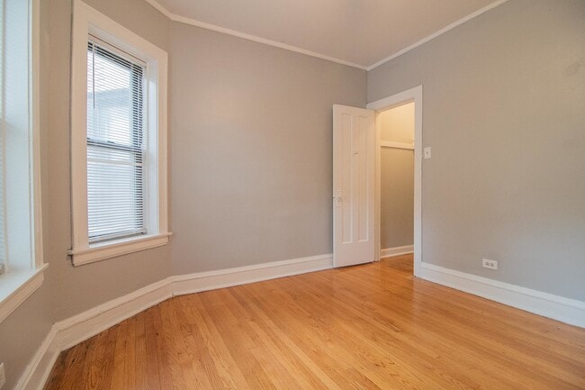 Building Photo - 2056 W Arthur Ave