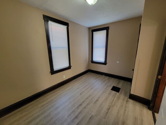 Foto del edificio - 711 Cleveland Ave 3BR/1BA (Hamilton)