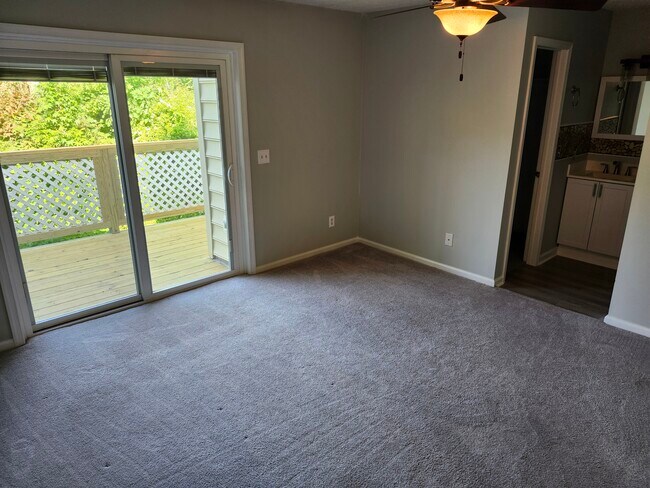 Foto del edificio - 203 Oak Hollow Ct