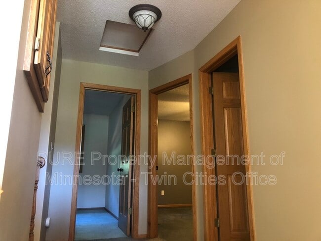 Building Photo - 1680 Thornhill Ln