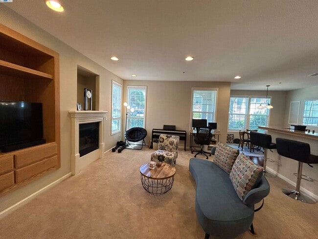 Building Photo - 3649 Whitworth Dr