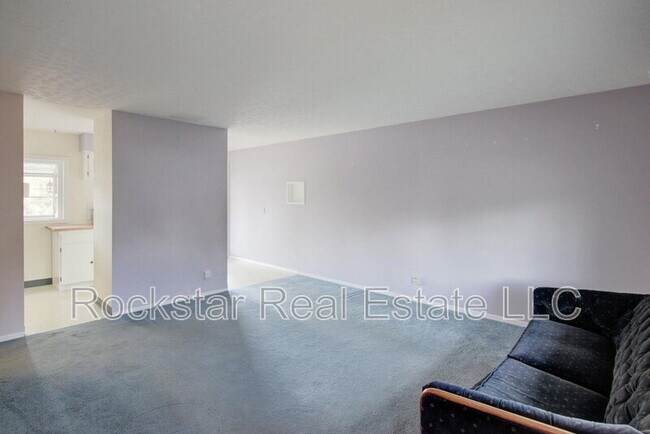 Building Photo - 6011 N Forest Blvd