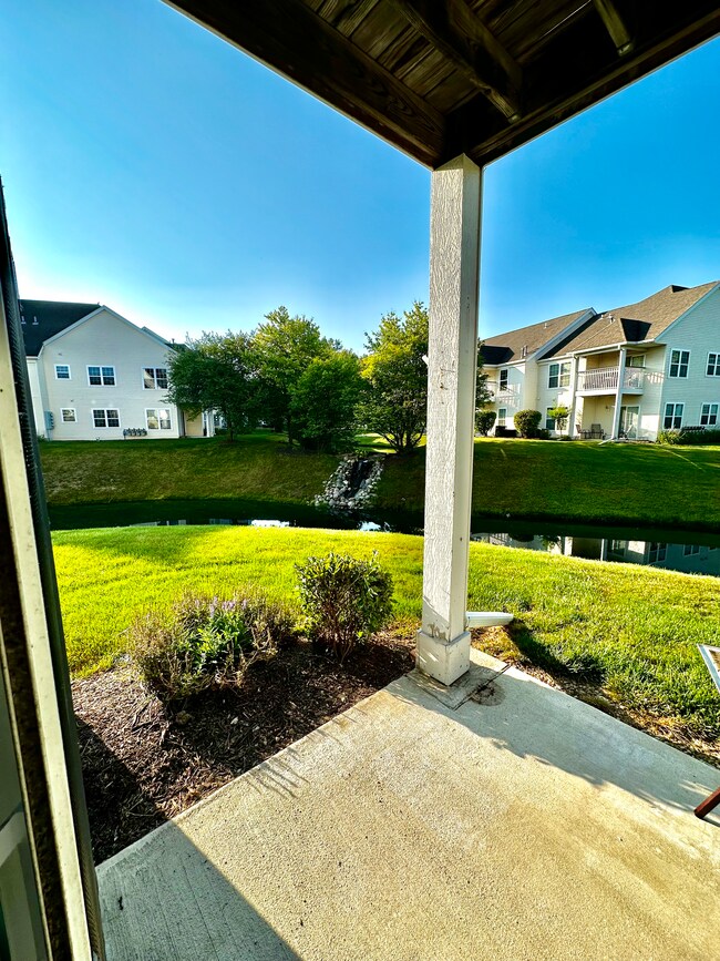 Building Photo - 955 Misty Glen Dr