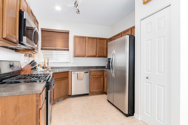 Building Photo - 2128 Grayhawk Dr