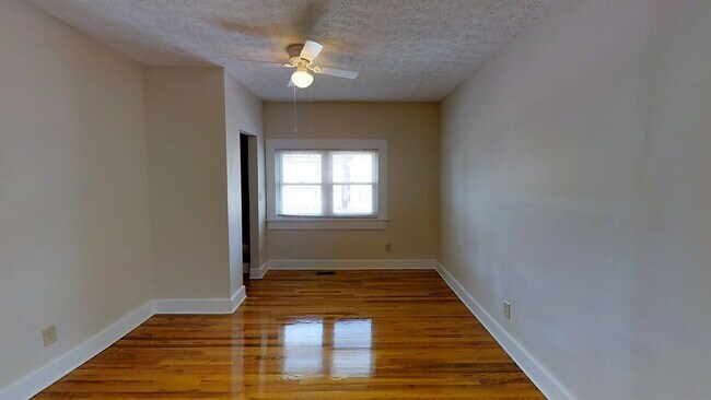 Building Photo - 1373 Summit St