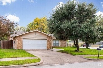 Building Photo - 704 Thomas Chapel Dr